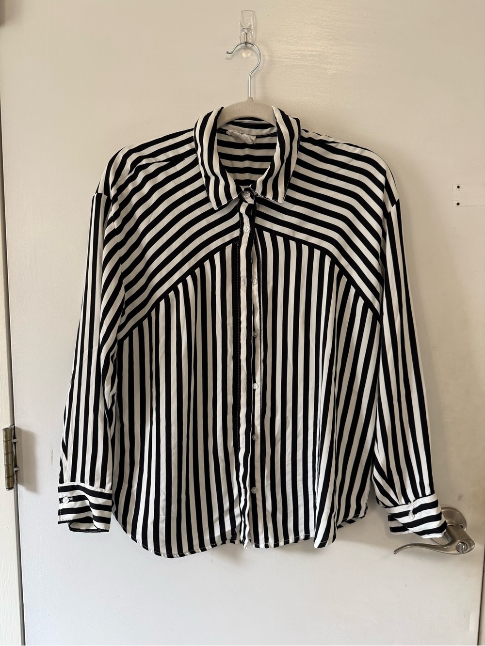 Olive & Oak Black and White Vertical Stripe Button-Down Shirt Size M